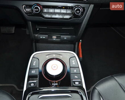 Чорний Кіа Niro, об'ємом двигуна 0 л та пробігом 169 тис. км за 18450 $, фото 54 на Automoto.ua