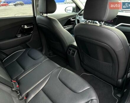 Чорний Кіа Niro, об'ємом двигуна 0 л та пробігом 148 тис. км за 18600 $, фото 20 на Automoto.ua