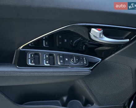 Чорний Кіа Niro, об'ємом двигуна 0 л та пробігом 98 тис. км за 19400 $, фото 36 на Automoto.ua