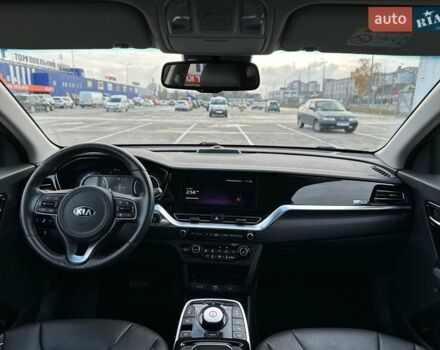 Чорний Кіа Niro, об'ємом двигуна 0 л та пробігом 148 тис. км за 18700 $, фото 19 на Automoto.ua