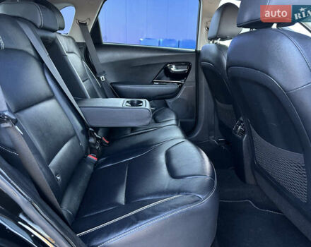 Чорний Кіа Niro, об'ємом двигуна 0 л та пробігом 144 тис. км за 19500 $, фото 63 на Automoto.ua