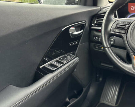 Чорний Кіа Niro, об'ємом двигуна 0 л та пробігом 110 тис. км за 19500 $, фото 55 на Automoto.ua