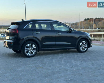 Чорний Кіа Niro, об'ємом двигуна 0 л та пробігом 98 тис. км за 19400 $, фото 5 на Automoto.ua