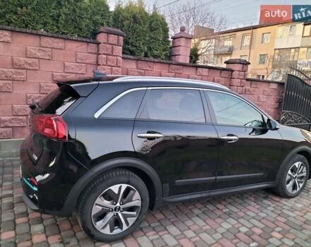 Чорний Кіа Niro, об'ємом двигуна 0 л та пробігом 136 тис. км за 18999 $, фото 7 на Automoto.ua