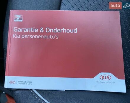 Чорний Кіа Niro, об'ємом двигуна 0 л та пробігом 88 тис. км за 21900 $, фото 43 на Automoto.ua