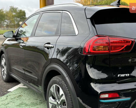 Чорний Кіа Niro, об'ємом двигуна 0 л та пробігом 110 тис. км за 19500 $, фото 43 на Automoto.ua