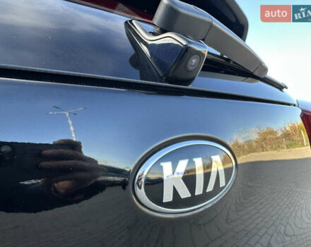 Чорний Кіа Niro, об'ємом двигуна 0 л та пробігом 144 тис. км за 19500 $, фото 18 на Automoto.ua