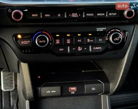 Черный Киа Niro, объемом двигателя 0 л и пробегом 110 тыс. км за 17999 $, фото 48 на Automoto.ua