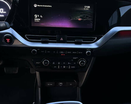 Чорний Кіа Niro, об'ємом двигуна 0 л та пробігом 98 тис. км за 19400 $, фото 46 на Automoto.ua