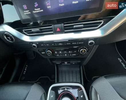 Чорний Кіа Niro, об'ємом двигуна 0 л та пробігом 65 тис. км за 16499 $, фото 30 на Automoto.ua