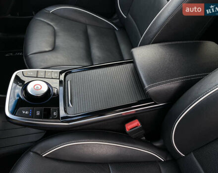 Чорний Кіа Niro, об'ємом двигуна 0 л та пробігом 64 тис. км за 23700 $, фото 70 на Automoto.ua