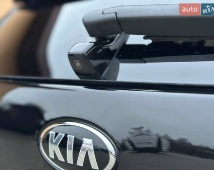 Черный Киа Niro, объемом двигателя 0 л и пробегом 135 тыс. км за 18650 $, фото 4 на Automoto.ua