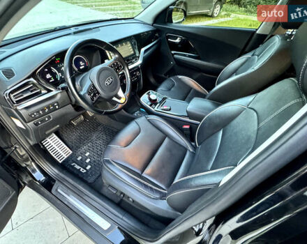 Киа Niro 2020 в Самборе на Automoto.ua Черный Киа Niro, объемом двигателя 0 л и пробегом 78 тыс. км за 21499 $, фото 35 на Automoto.ua