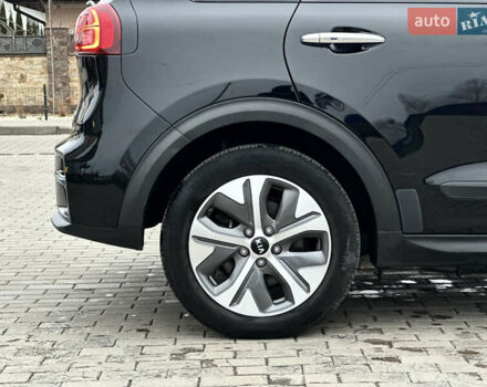 Чорний Кіа Niro, об'ємом двигуна 0 л та пробігом 130 тис. км за 18300 $, фото 20 на Automoto.ua
