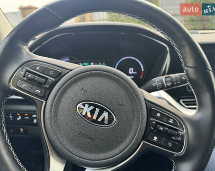 Чорний Кіа Niro, об'ємом двигуна 0 л та пробігом 164 тис. км за 18400 $, фото 16 на Automoto.ua