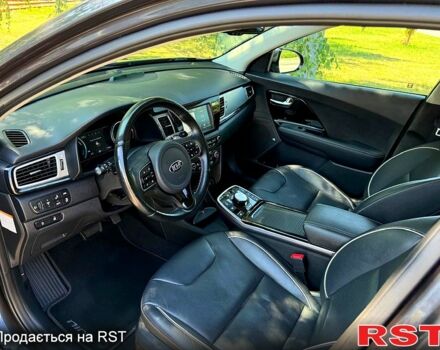 Черный Киа Niro, объемом двигателя 64 л и пробегом 85 тыс. км за 19500 $, фото 7 на Automoto.ua