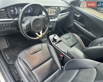 Чорний Кіа Niro, об'ємом двигуна 0 л та пробігом 104 тис. км за 20923 $, фото 12 на Automoto.ua