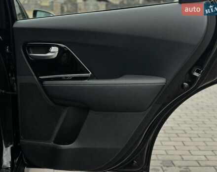 Чорний Кіа Niro, об'ємом двигуна 0 л та пробігом 130 тис. км за 18300 $, фото 45 на Automoto.ua