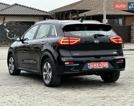 Чорний Кіа Niro, об'ємом двигуна 0 л та пробігом 130 тис. км за 18300 $, фото 11 на Automoto.ua