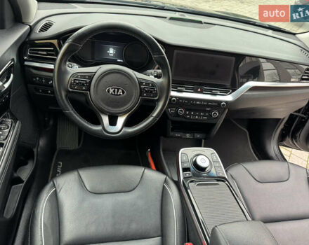 Чорний Кіа Niro, об'ємом двигуна 0 л та пробігом 109 тис. км за 17499 $, фото 31 на Automoto.ua