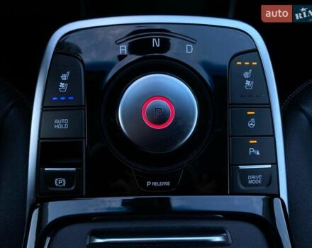 Чорний Кіа Niro, об'ємом двигуна 0 л та пробігом 88 тис. км за 21900 $, фото 9 на Automoto.ua