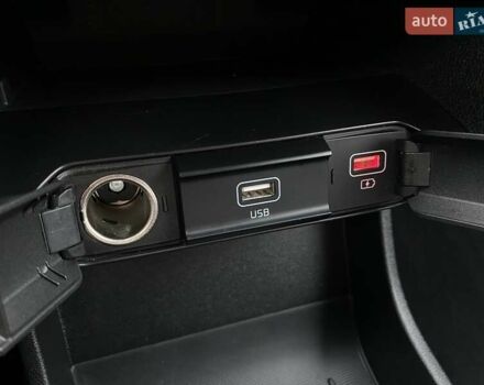 Чорний Кіа Niro, об'ємом двигуна 0 л та пробігом 96 тис. км за 20600 $, фото 47 на Automoto.ua