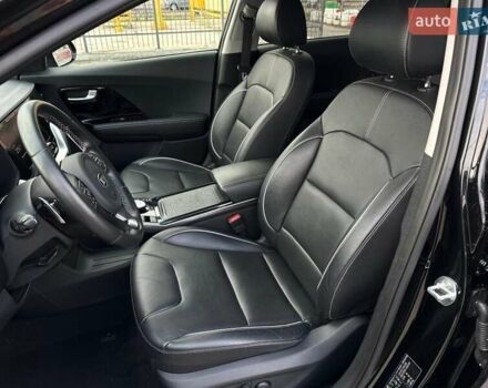 Чорний Кіа Niro, об'ємом двигуна 0 л та пробігом 148 тис. км за 18700 $, фото 10 на Automoto.ua
