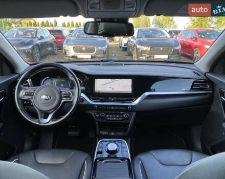 Чорний Кіа Niro, об'ємом двигуна 0 л та пробігом 88 тис. км за 21900 $, фото 2 на Automoto.ua