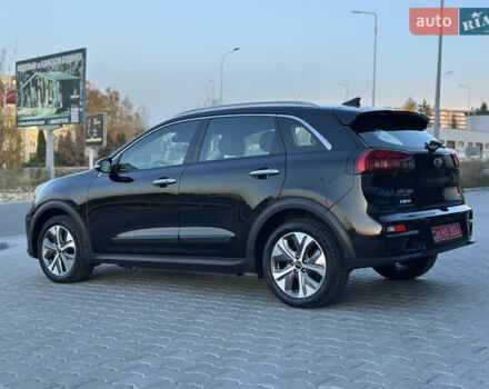 Чорний Кіа Niro, об'ємом двигуна 0 л та пробігом 98 тис. км за 19400 $, фото 10 на Automoto.ua