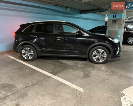 Чорний Кіа Niro, об'ємом двигуна 0 л та пробігом 107 тис. км за 18999 $, фото 1 на Automoto.ua