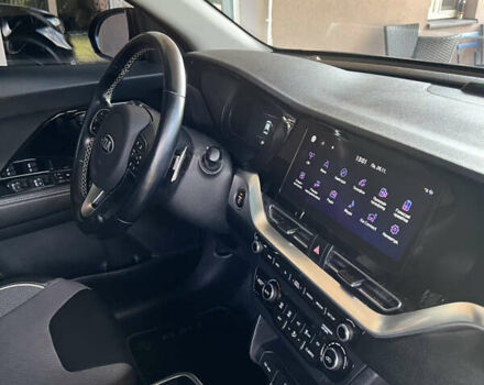 Чорний Кіа Niro, об'ємом двигуна 0 л та пробігом 149 тис. км за 18999 $, фото 15 на Automoto.ua