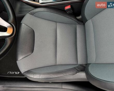 Черный Киа Niro, объемом двигателя 0 л и пробегом 61 тыс. км за 19300 $, фото 24 на Automoto.ua