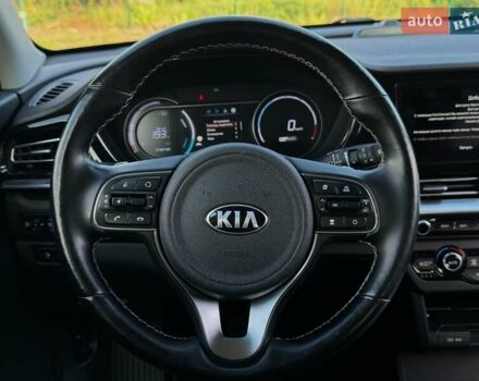 Чорний Кіа Niro, об'ємом двигуна 0 л та пробігом 69 тис. км за 23200 $, фото 41 на Automoto.ua