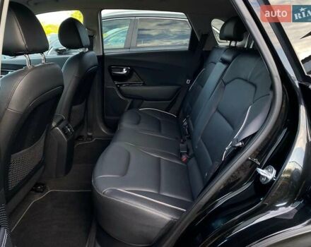 Чорний Кіа Niro, об'ємом двигуна 0 л та пробігом 88 тис. км за 21900 $, фото 53 на Automoto.ua