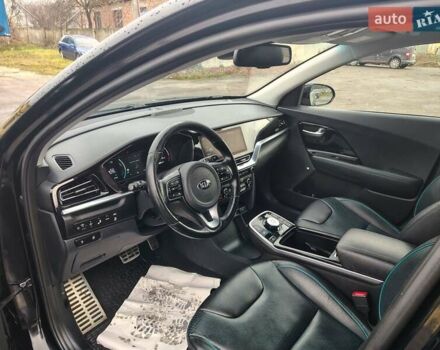 Чорний Кіа Niro, об'ємом двигуна 0 л та пробігом 146 тис. км за 18900 $, фото 10 на Automoto.ua