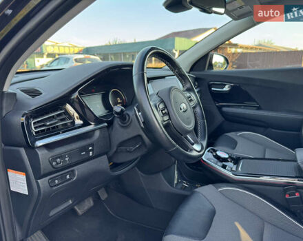Чорний Кіа Niro, об'ємом двигуна 0 л та пробігом 91 тис. км за 18800 $, фото 16 на Automoto.ua
