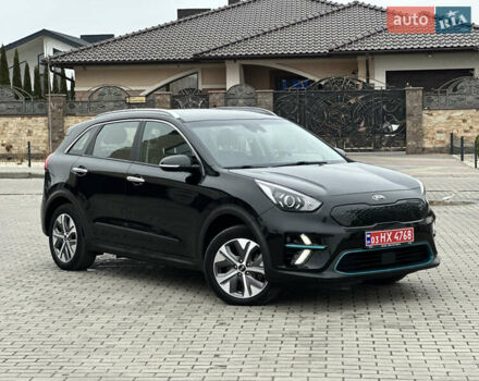 Чорний Кіа Niro, об'ємом двигуна 0 л та пробігом 130 тис. км за 18300 $, фото 4 на Automoto.ua