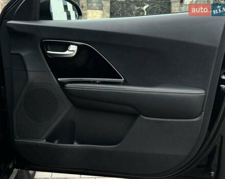 Чорний Кіа Niro, об'ємом двигуна 0 л та пробігом 130 тис. км за 18300 $, фото 52 на Automoto.ua