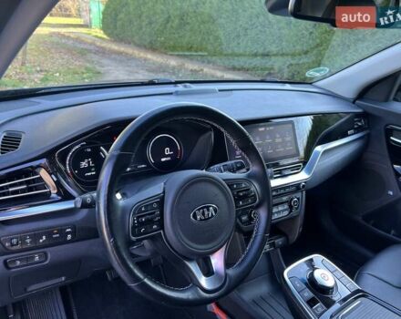 Чорний Кіа Niro, об'ємом двигуна 0 л та пробігом 112 тис. км за 20499 $, фото 41 на Automoto.ua
