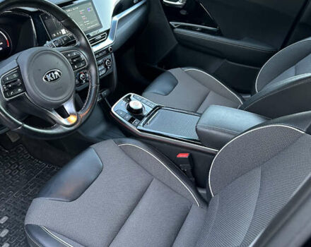 Черный Киа Niro, объемом двигателя 0 л и пробегом 112 тыс. км за 18750 $, фото 54 на Automoto.ua