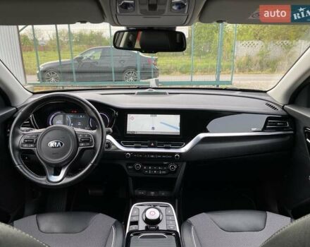 Чорний Кіа Niro, об'ємом двигуна 0 л та пробігом 96 тис. км за 20600 $, фото 27 на Automoto.ua