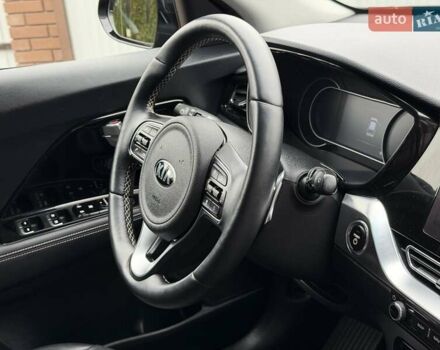 Чорний Кіа Niro, об'ємом двигуна 0 л та пробігом 89 тис. км за 20799 $, фото 47 на Automoto.ua