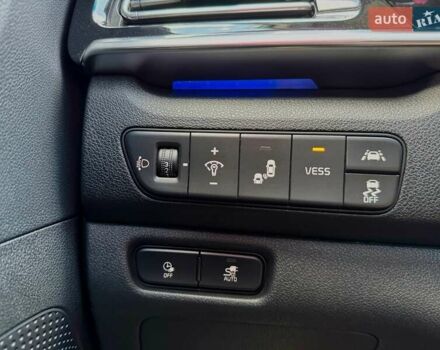 Чорний Кіа Niro, об'ємом двигуна 0 л та пробігом 69 тис. км за 23200 $, фото 13 на Automoto.ua