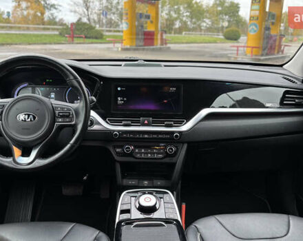Чорний Кіа Niro, об'ємом двигуна 0 л та пробігом 110 тис. км за 19500 $, фото 63 на Automoto.ua