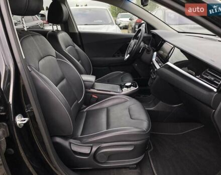 Чорний Кіа Niro, об'ємом двигуна 0 л та пробігом 131 тис. км за 21500 $, фото 64 на Automoto.ua