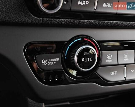 Чорний Кіа Niro, об'ємом двигуна 0 л та пробігом 115 тис. км за 20700 $, фото 27 на Automoto.ua