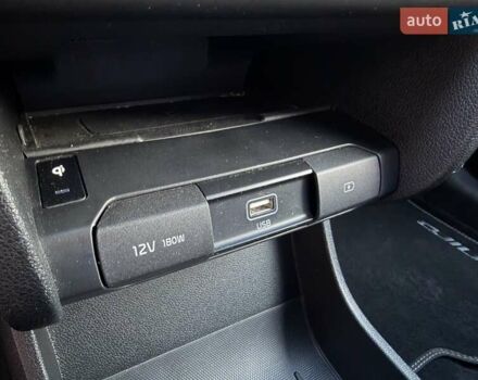 Чорний Кіа Niro, об'ємом двигуна 0 л та пробігом 69 тис. км за 21500 $, фото 24 на Automoto.ua