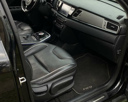 Чорний Кіа Niro, об'ємом двигуна 0 л та пробігом 139 тис. км за 16600 $, фото 6 на Automoto.ua