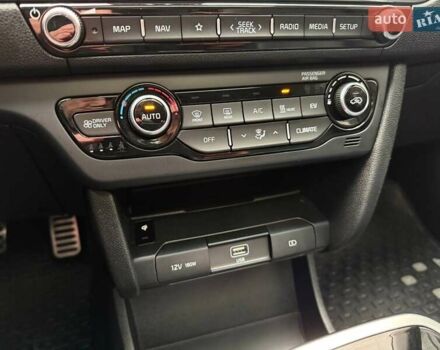 Чорний Кіа Niro, об'ємом двигуна 0 л та пробігом 89 тис. км за 22990 $, фото 29 на Automoto.ua