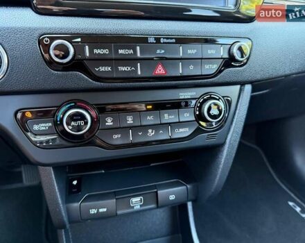 Черный Киа Niro, объемом двигателя 0 л и пробегом 84 тыс. км за 19500 $, фото 4 на Automoto.ua